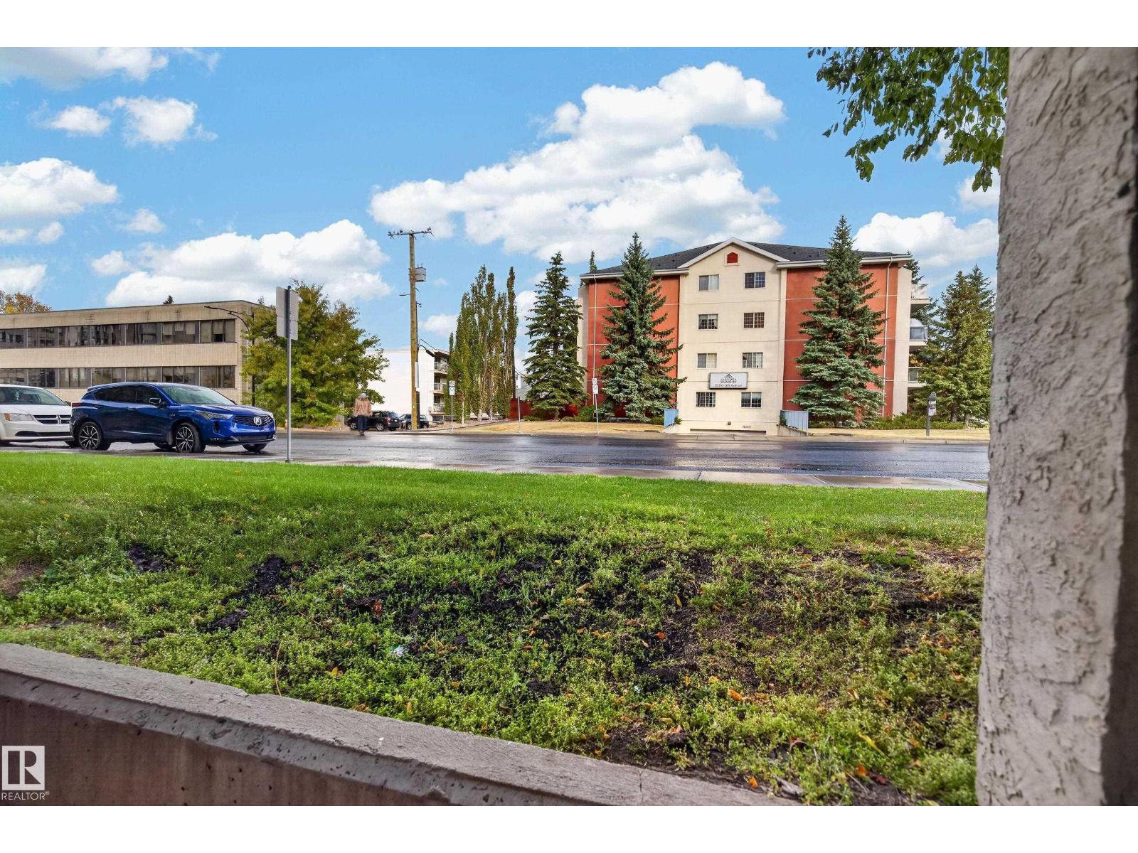 #118 10535 122 ST NW - 18