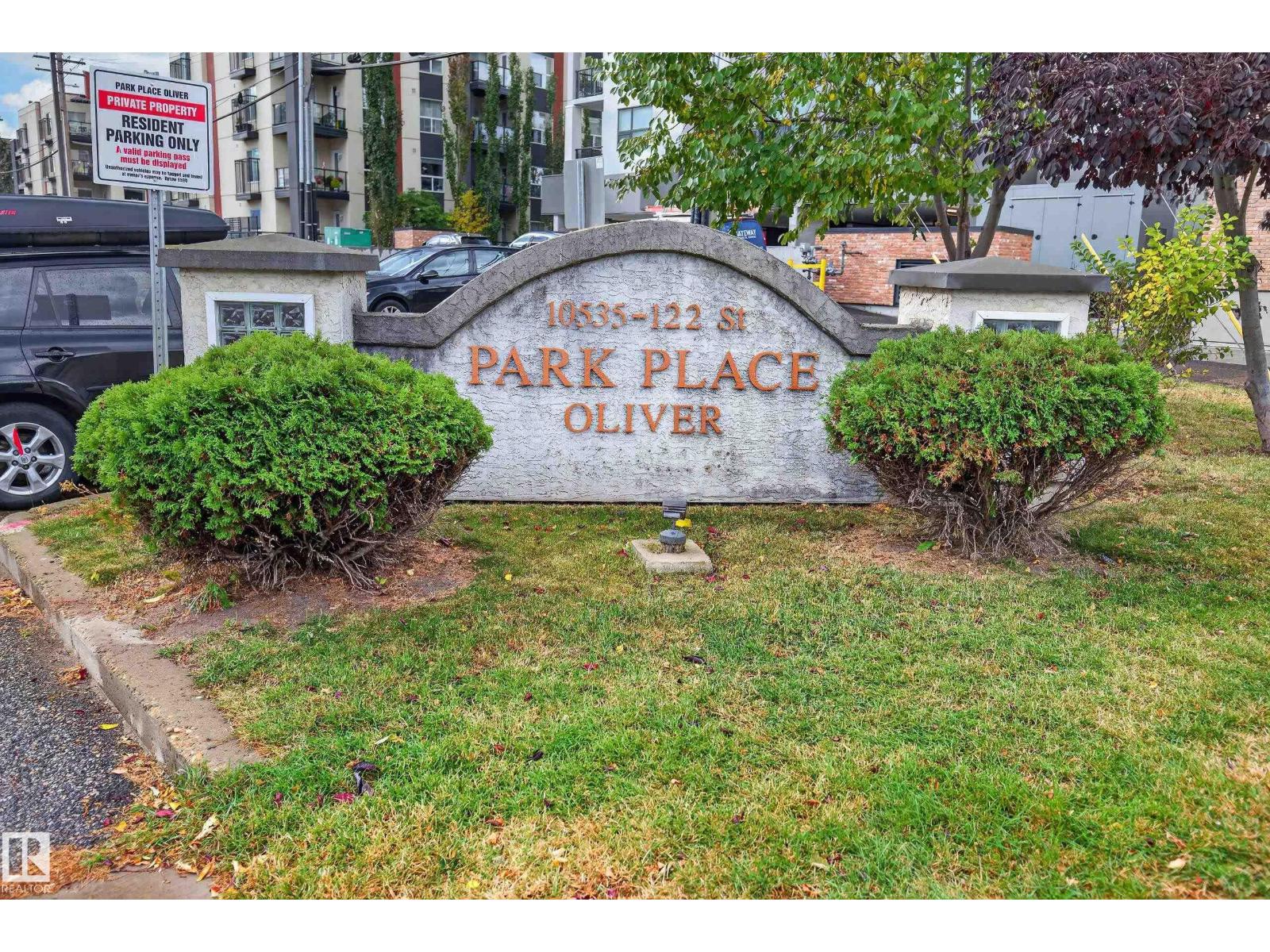 #118 10535 122 ST NW - 22