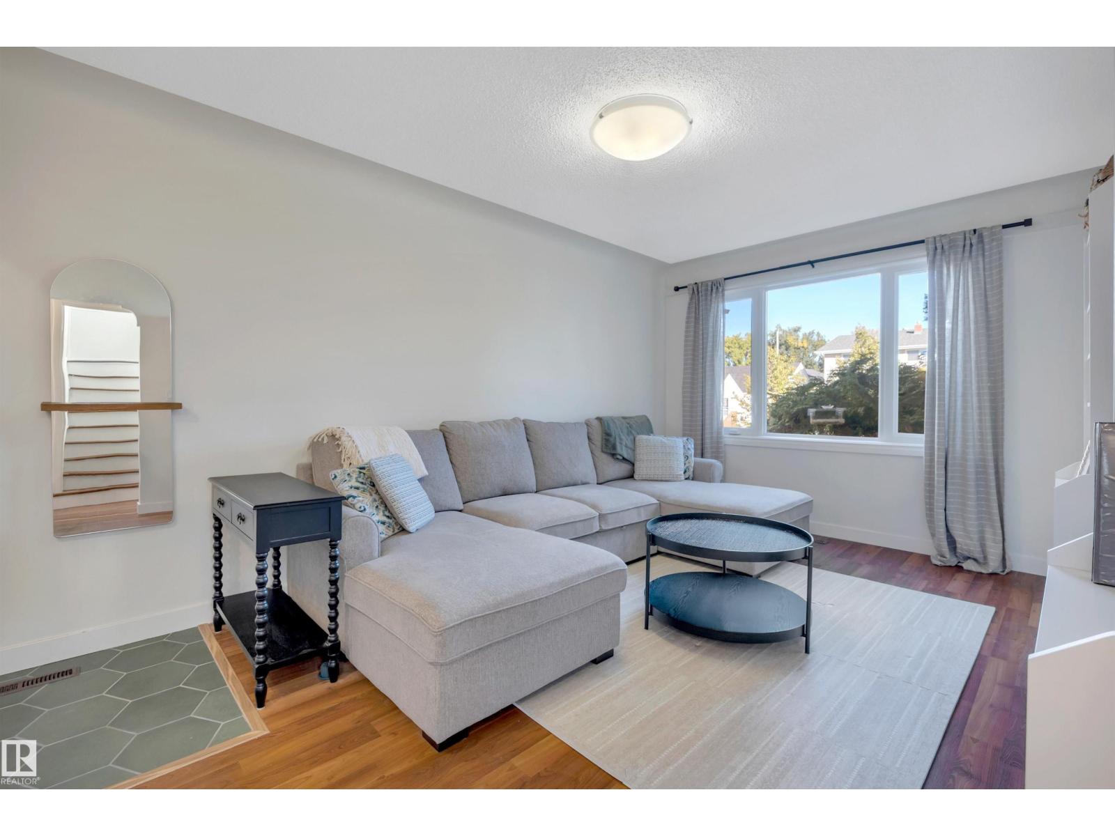 10647 68 AV NW - 5