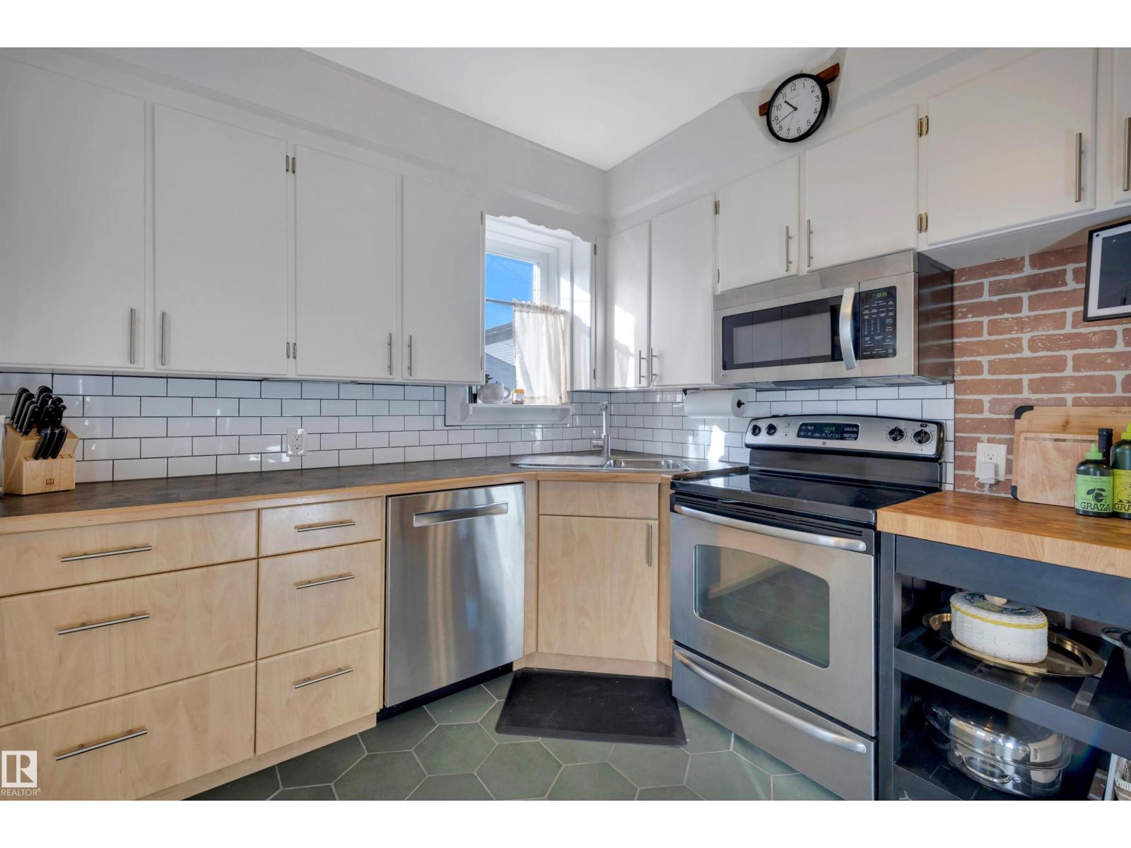 10647 68 AV NW - 11