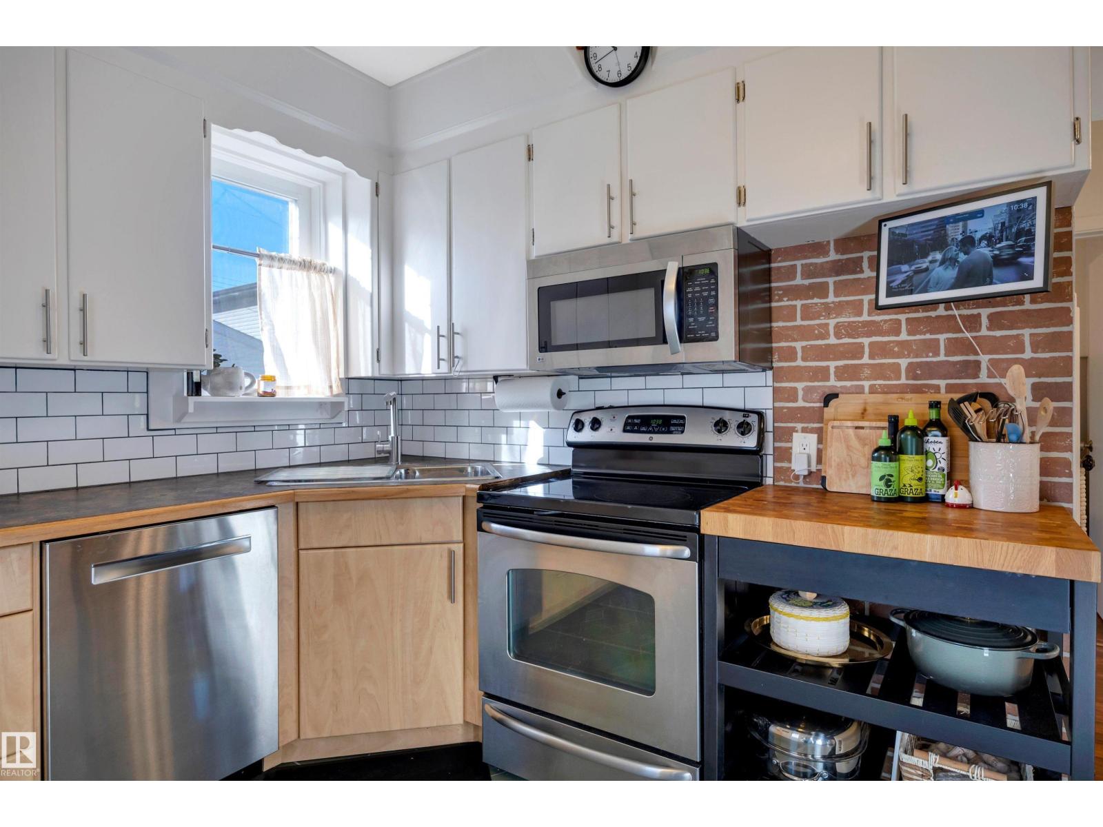 10647 68 AV NW - 10