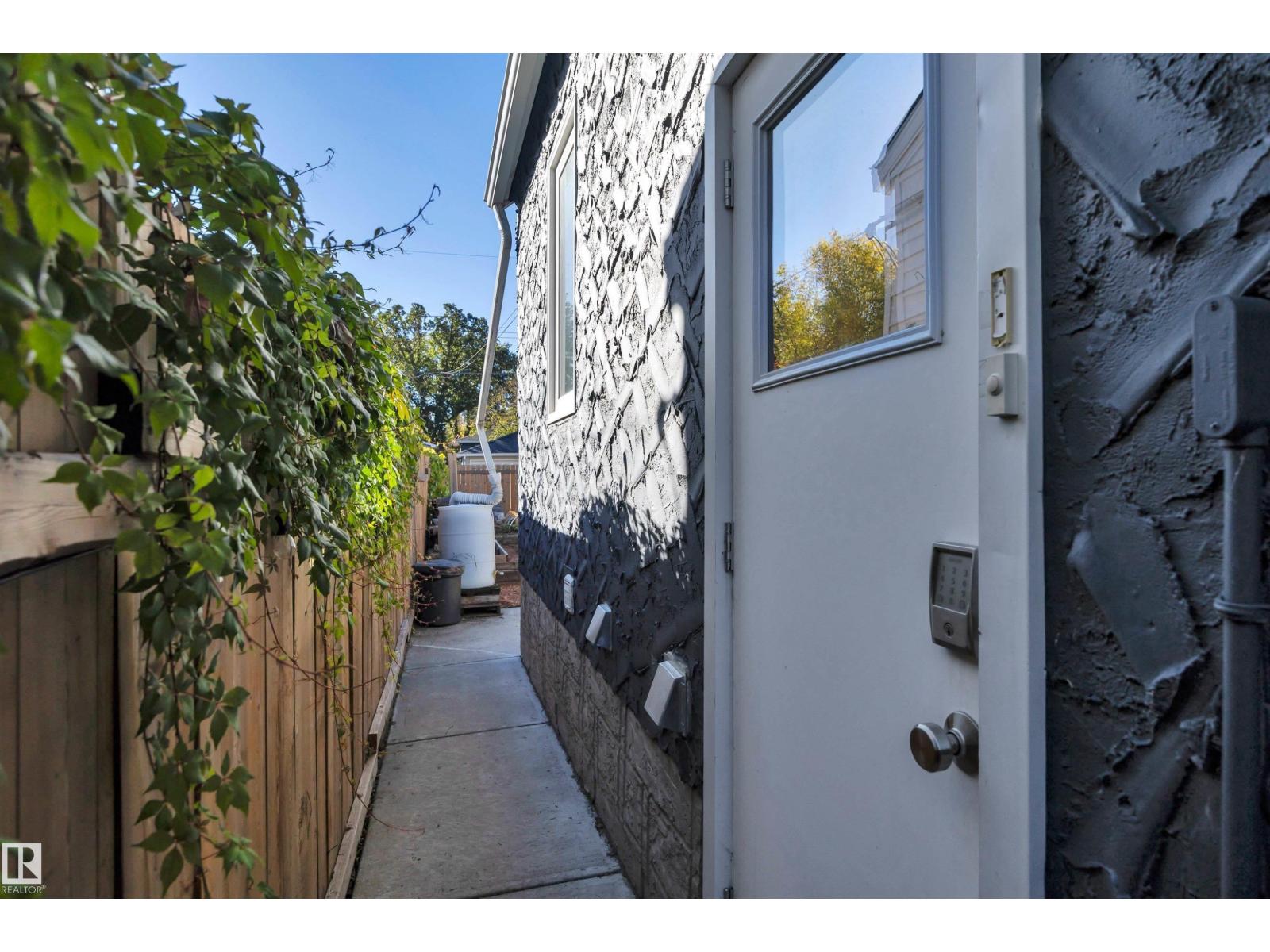 10647 68 AV NW - Image 44
