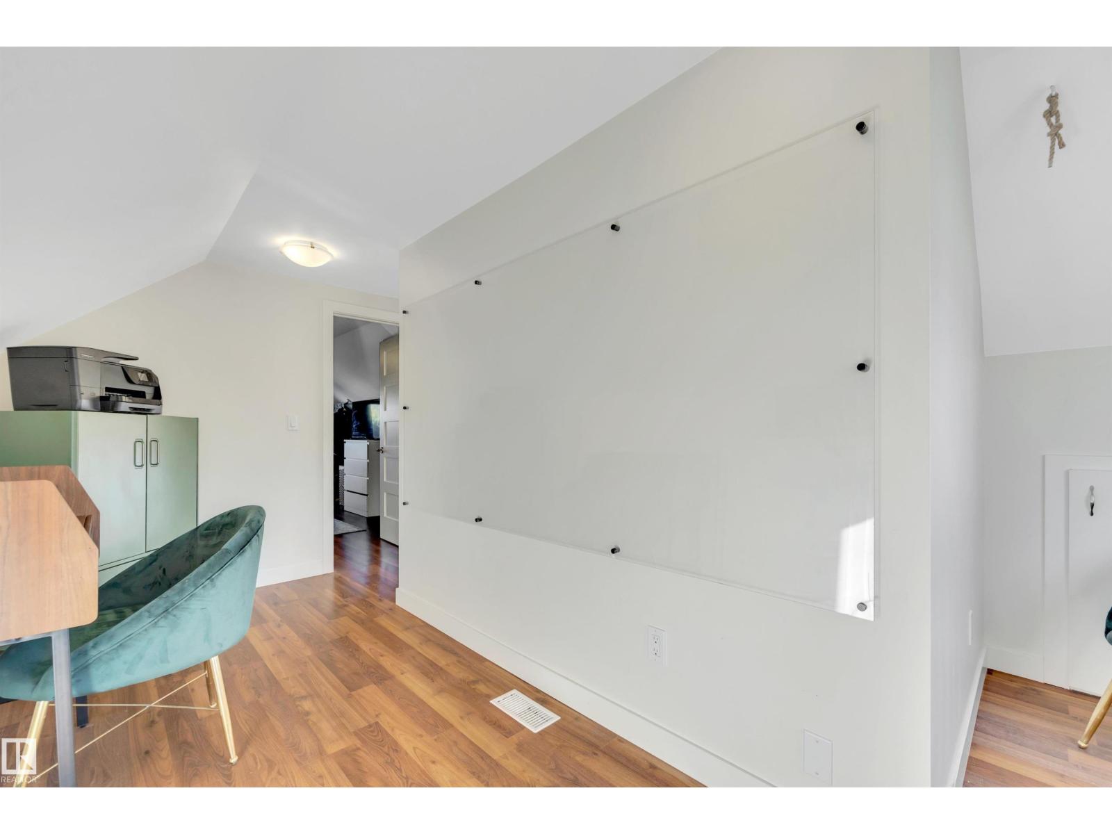 10647 68 AV NW - 28