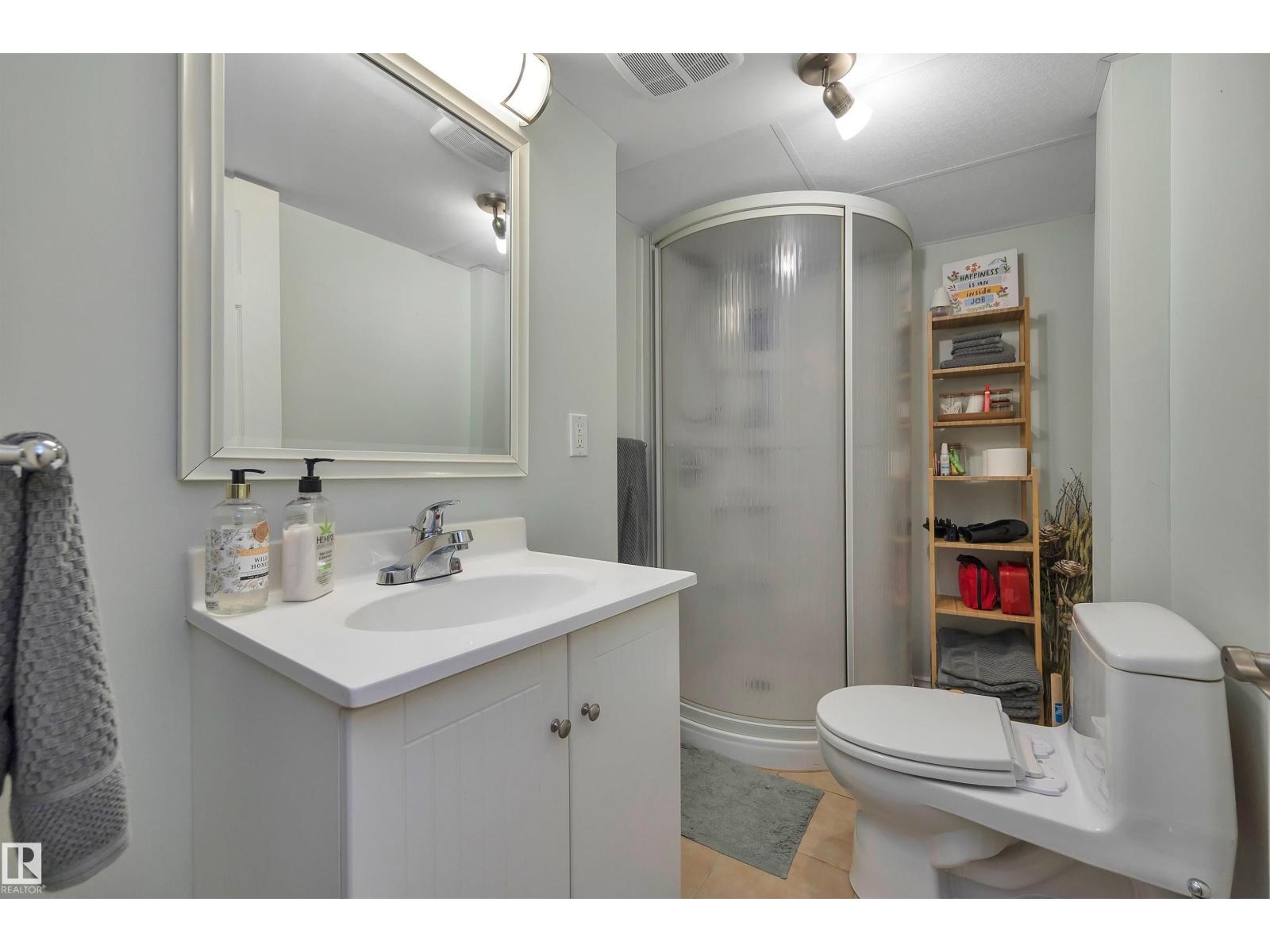 10647 68 AV NW - 43