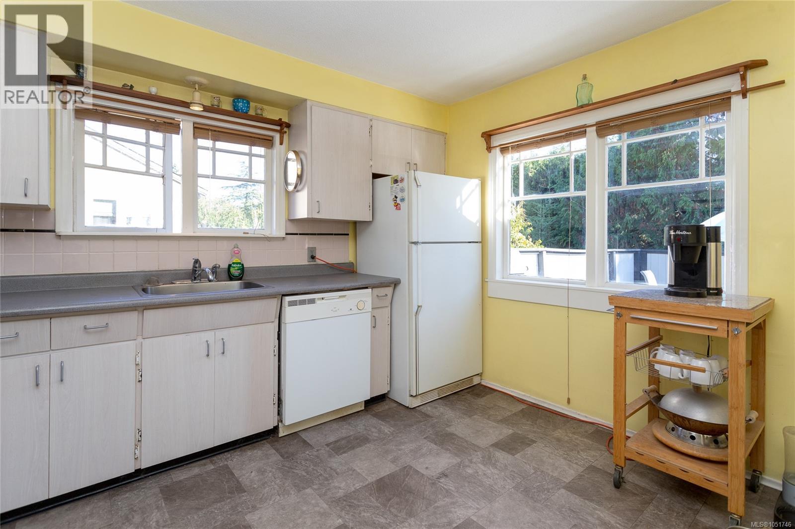 911 Darwin Ave - Image 10