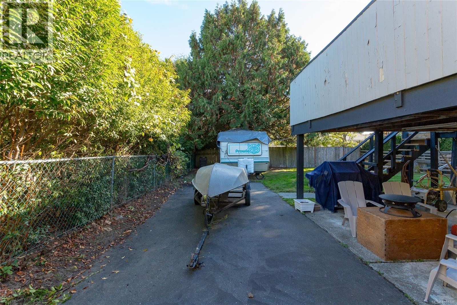 911 Darwin Ave - Image 24