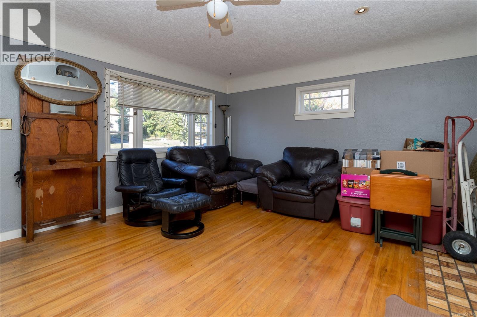 911 Darwin Ave - 7