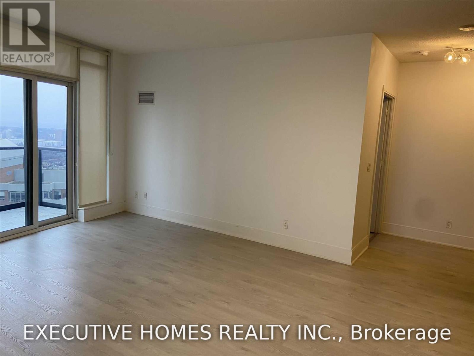 330 Burnhamthorpe Road — photo 4