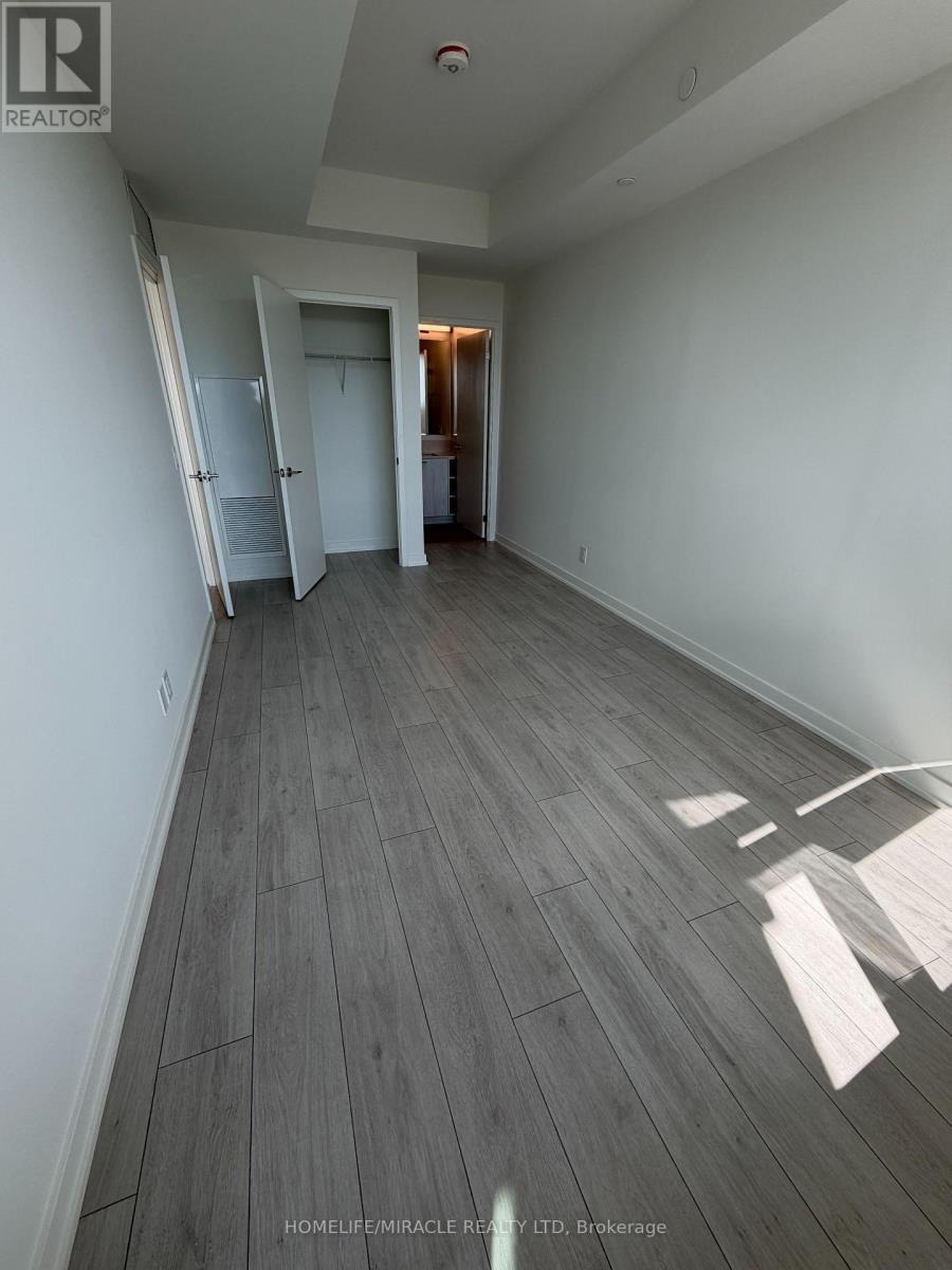 1381 Lakeshore Road East — photo 15