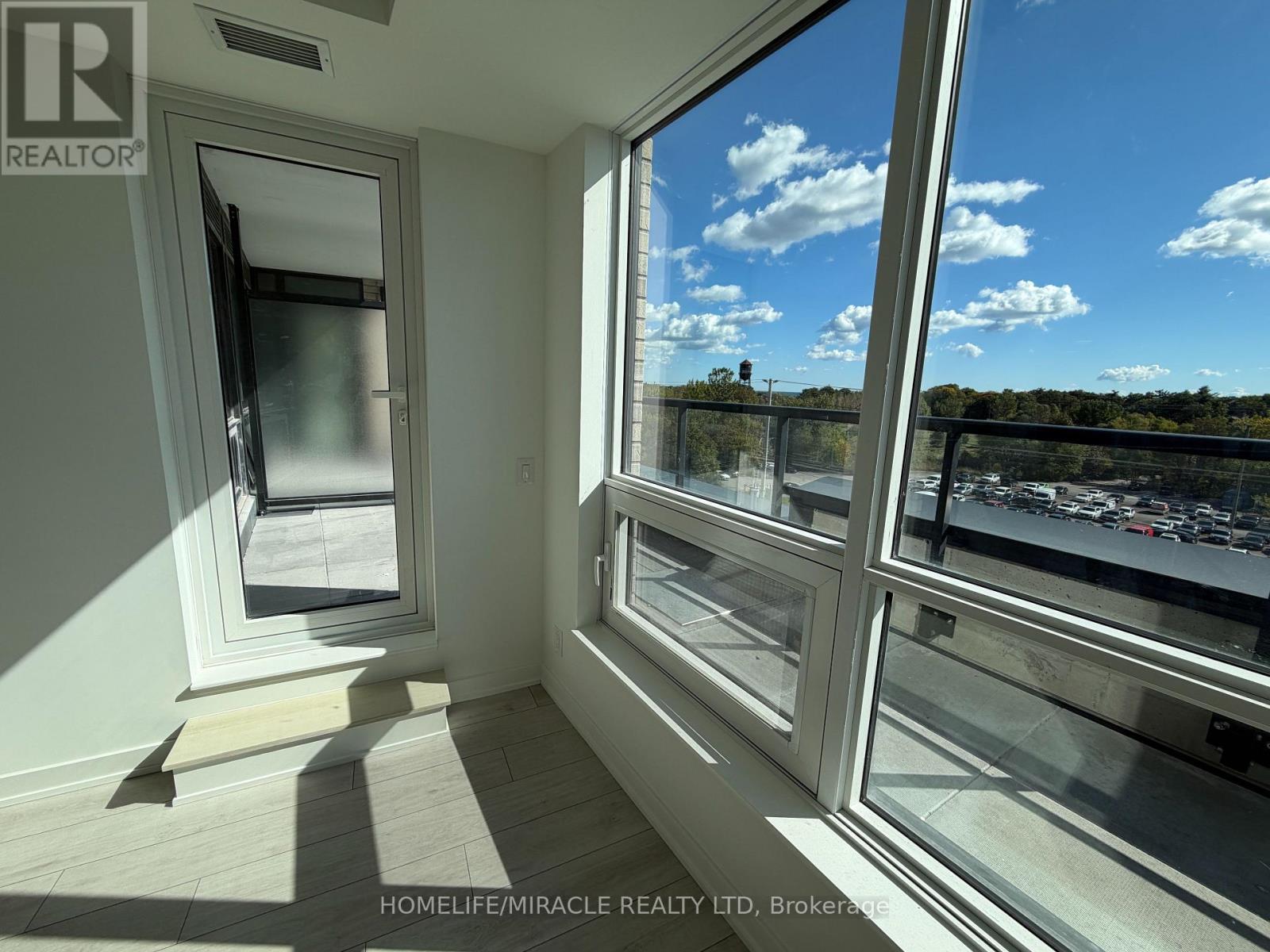 1381 Lakeshore Road East — photo 17