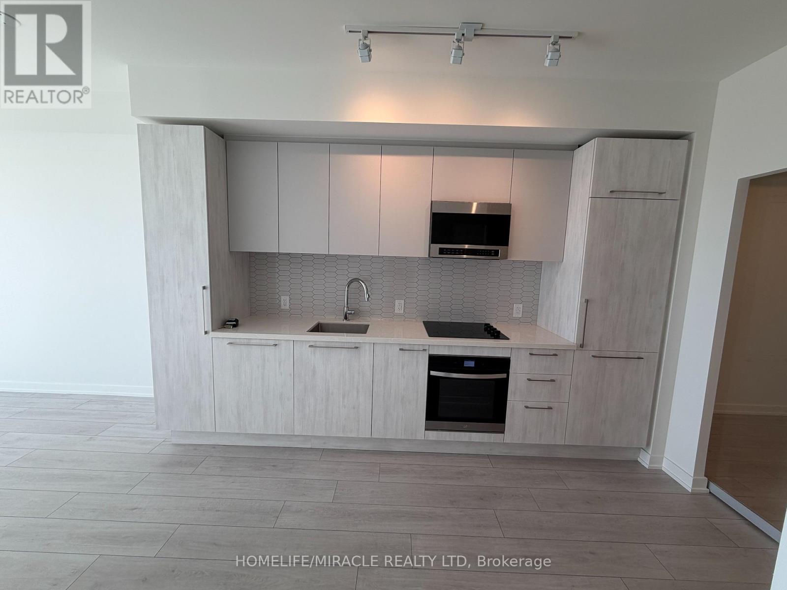 1381 Lakeshore Road East — photo 22