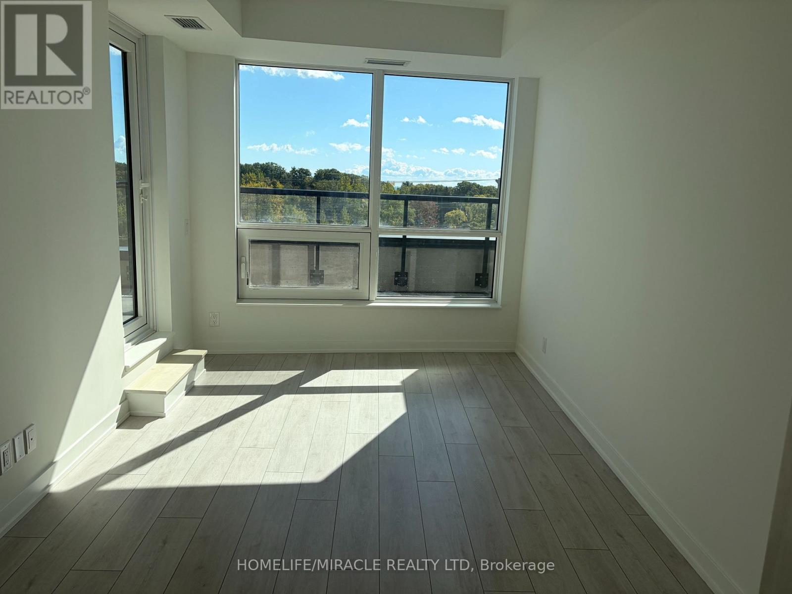 1381 Lakeshore Road East — photo 30