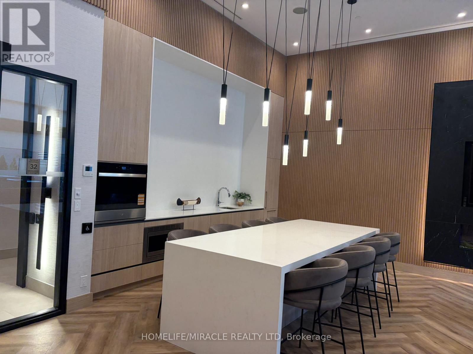 1381 Lakeshore Road East — photo 34