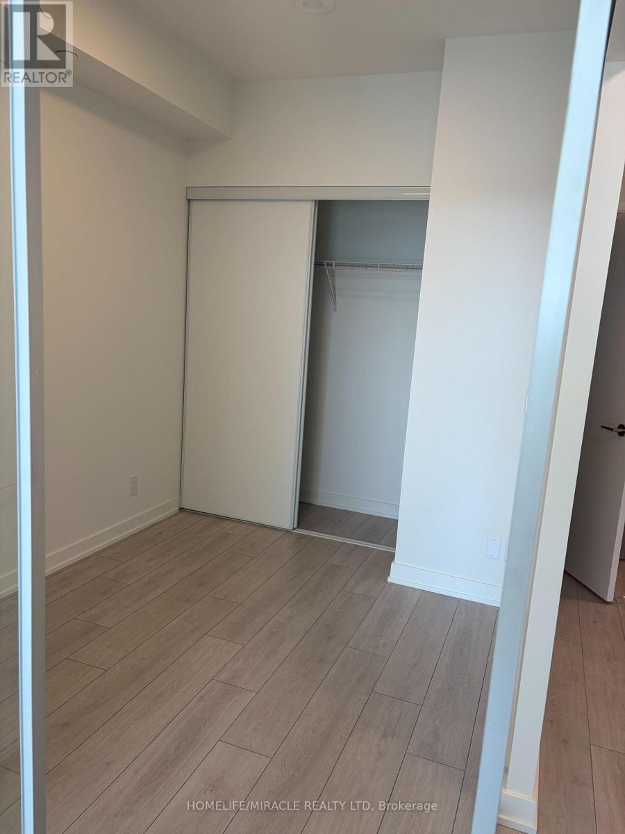 1381 Lakeshore Road East — photo 4