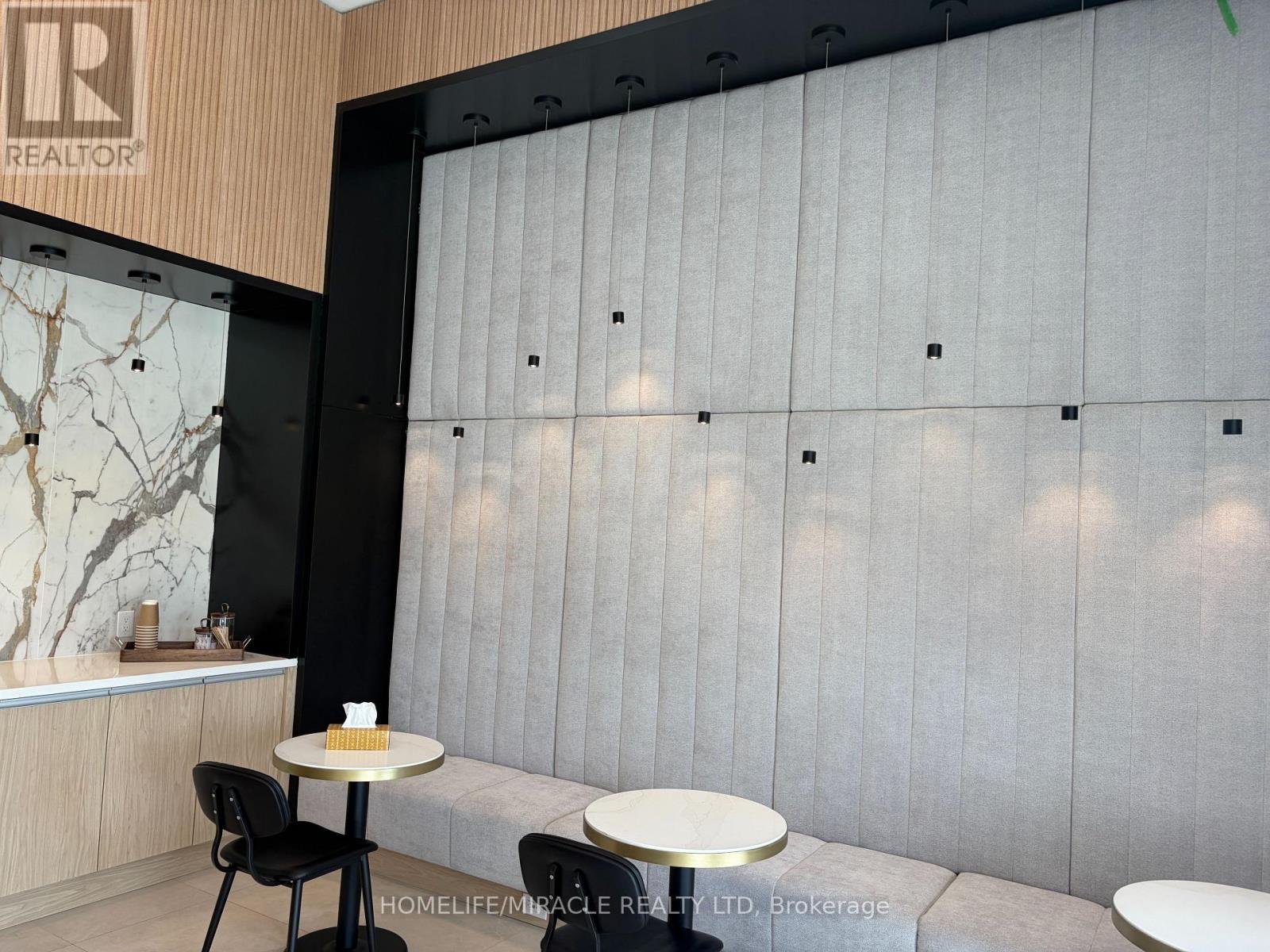 1381 Lakeshore Road East — photo 43
