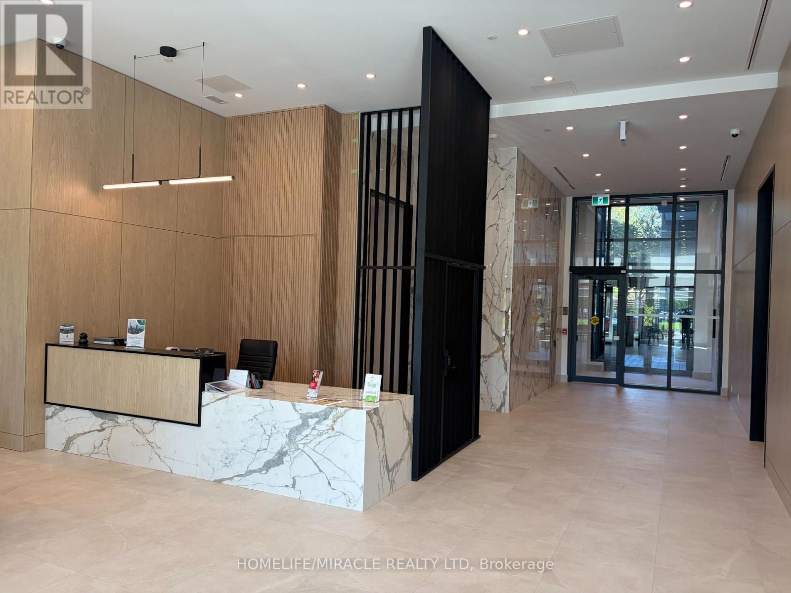 1381 Lakeshore Road East — photo 45
