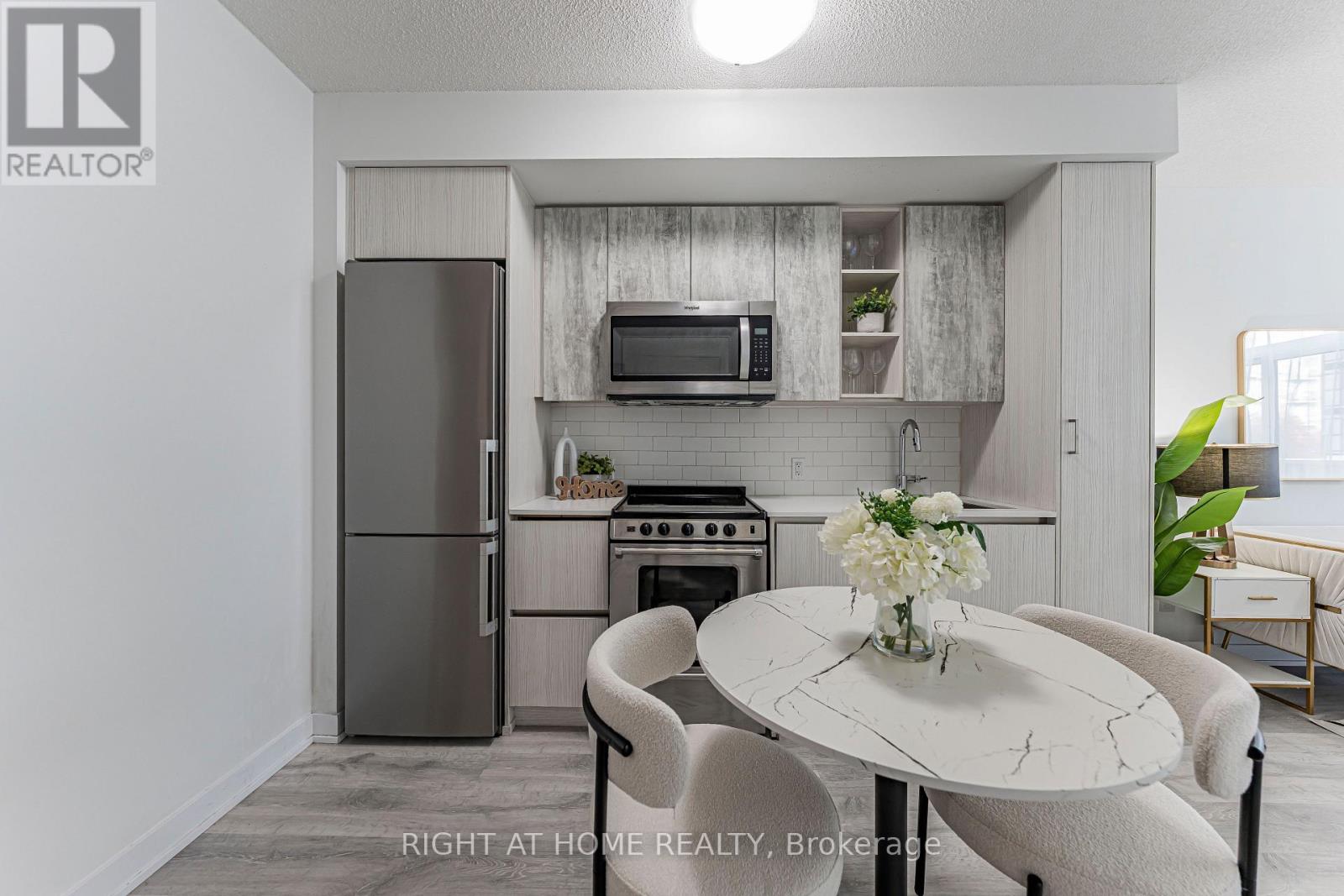 402- 251 Manitoba Street, Toronto, ON photo 4