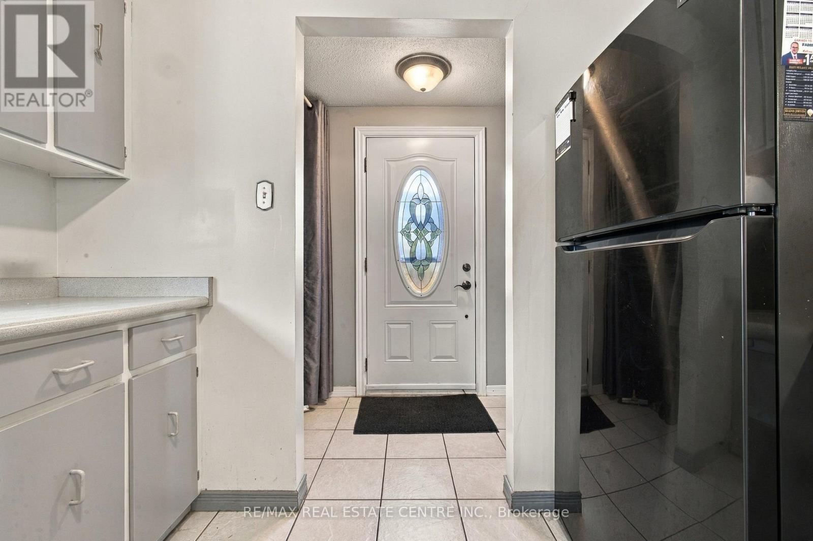 135 CEDARHILL CRESCENT - 2