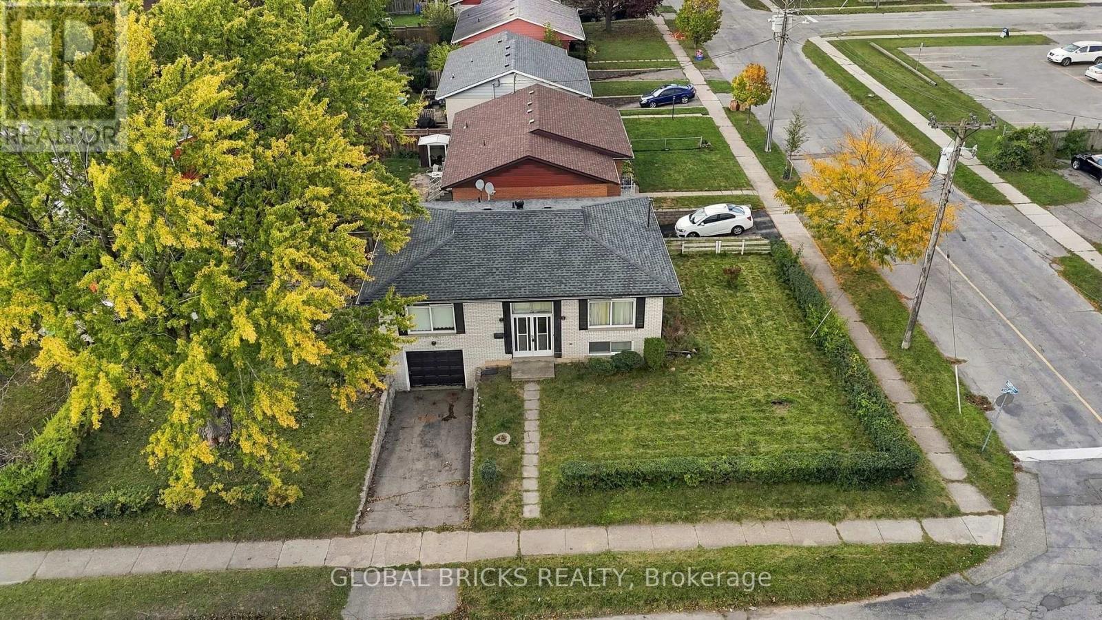 18 FALESY AVENUE — photo 3