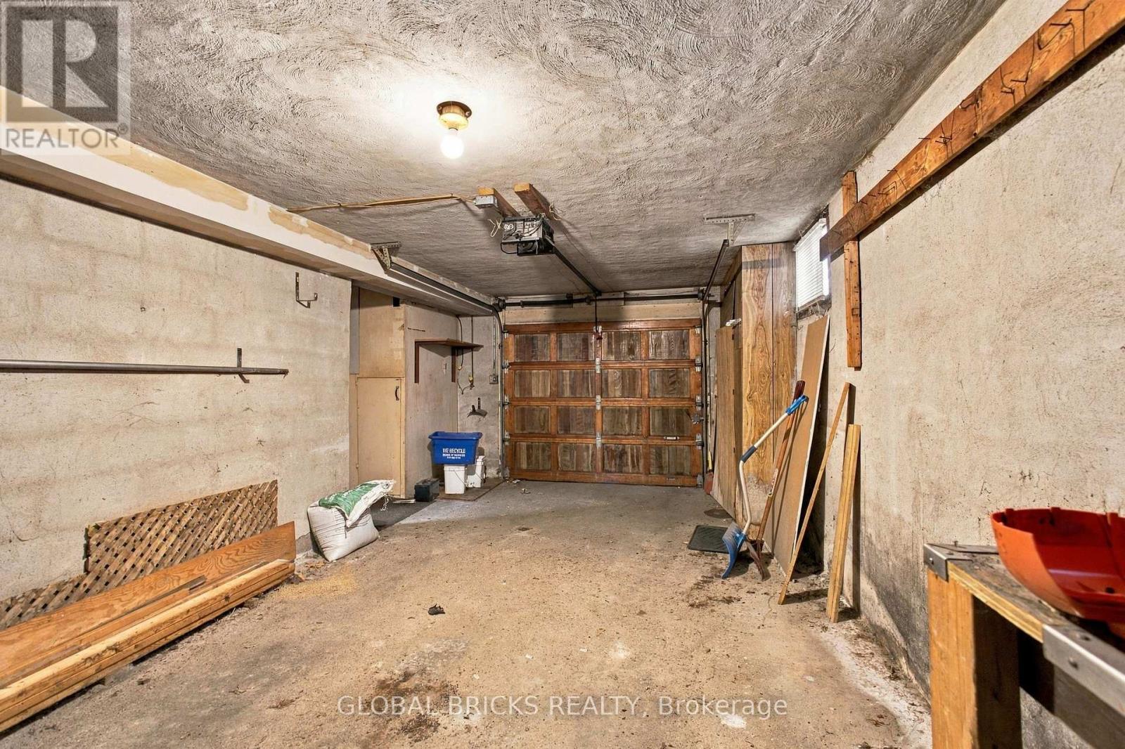 18 FALESY AVENUE - 34