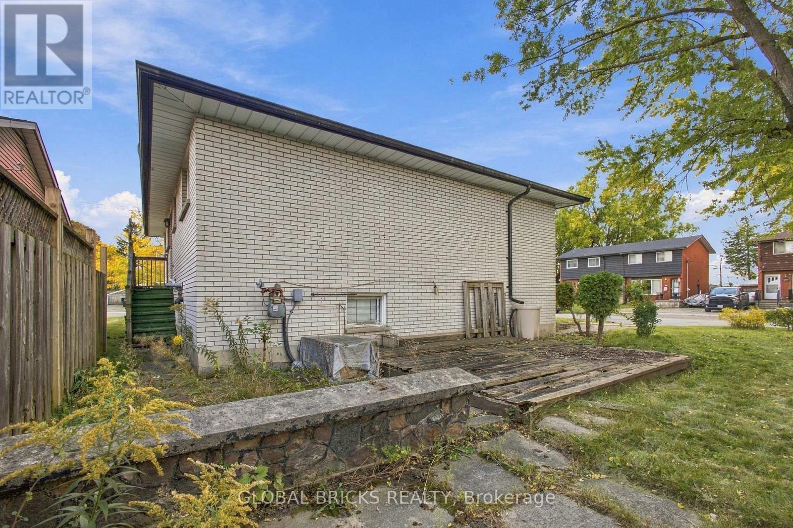 18 FALESY AVENUE - 38