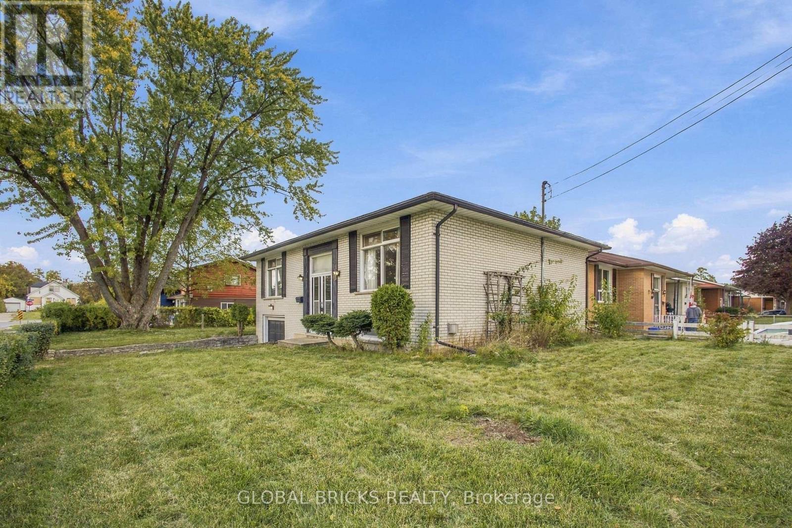 18 FALESY AVENUE - 41