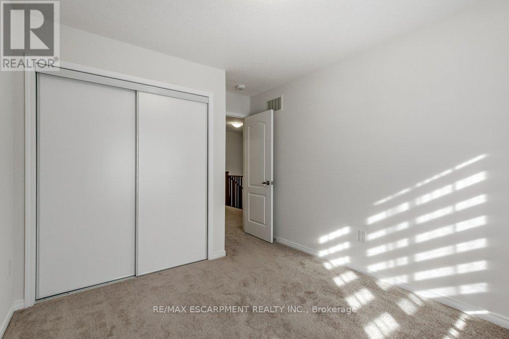 80 OAKTREE DRIVE - 32