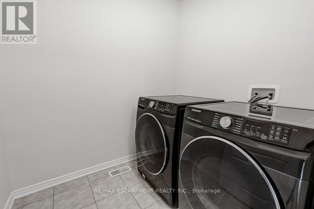 80 OAKTREE DRIVE - 40