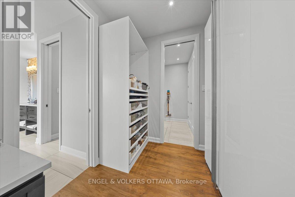 348 ST-TROPEZ STREET - 29
