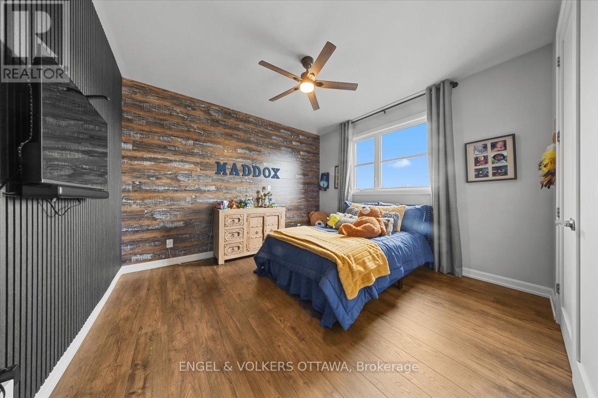 348 ST-TROPEZ STREET - 32