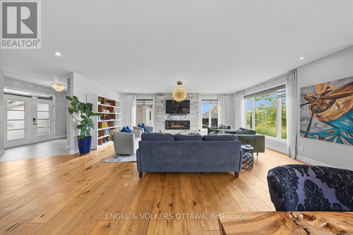348 ST-TROPEZ STREET - 4