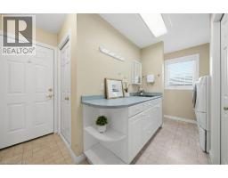 587 Sandbanks Crescent, Waterloo, ON N2V2K4 Photo 19
