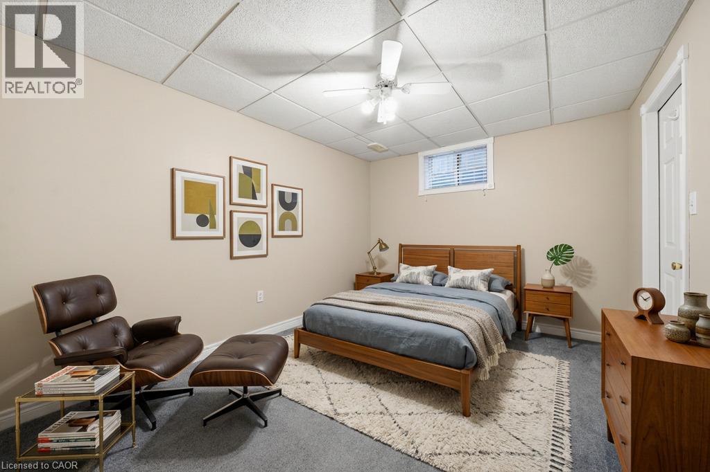 587 SANDBANKS Crescent - 35
