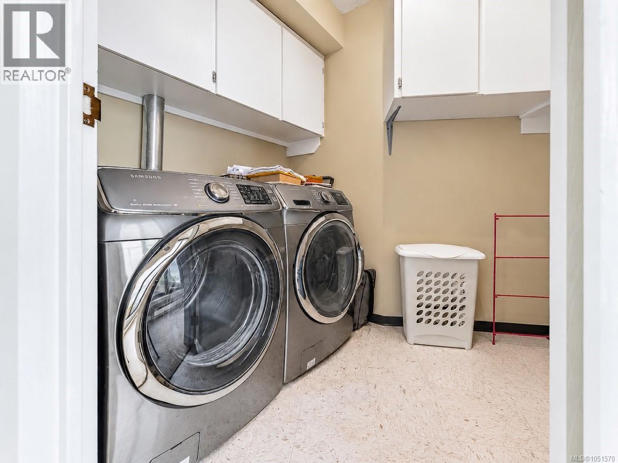#704 225 Belleville St - 37