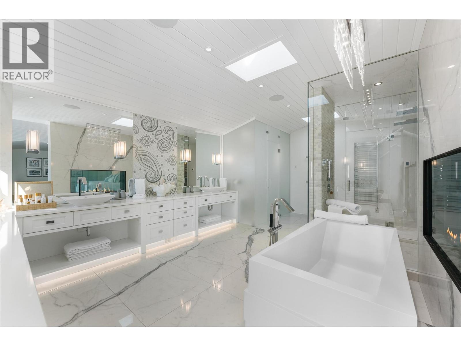 405 Hobson Crescent, Kelowna - Image 1