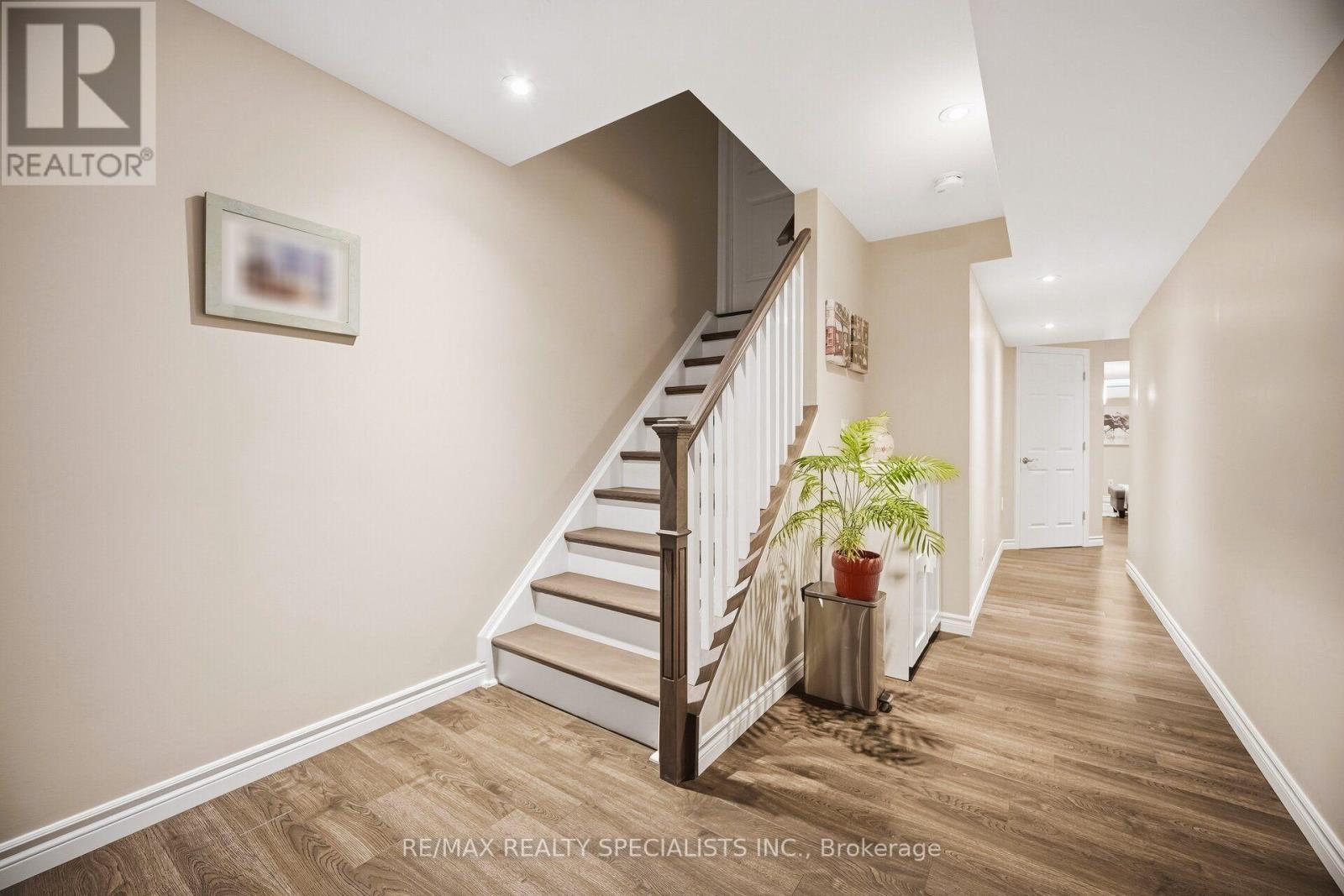 92 Hanson Crescent — photo 18