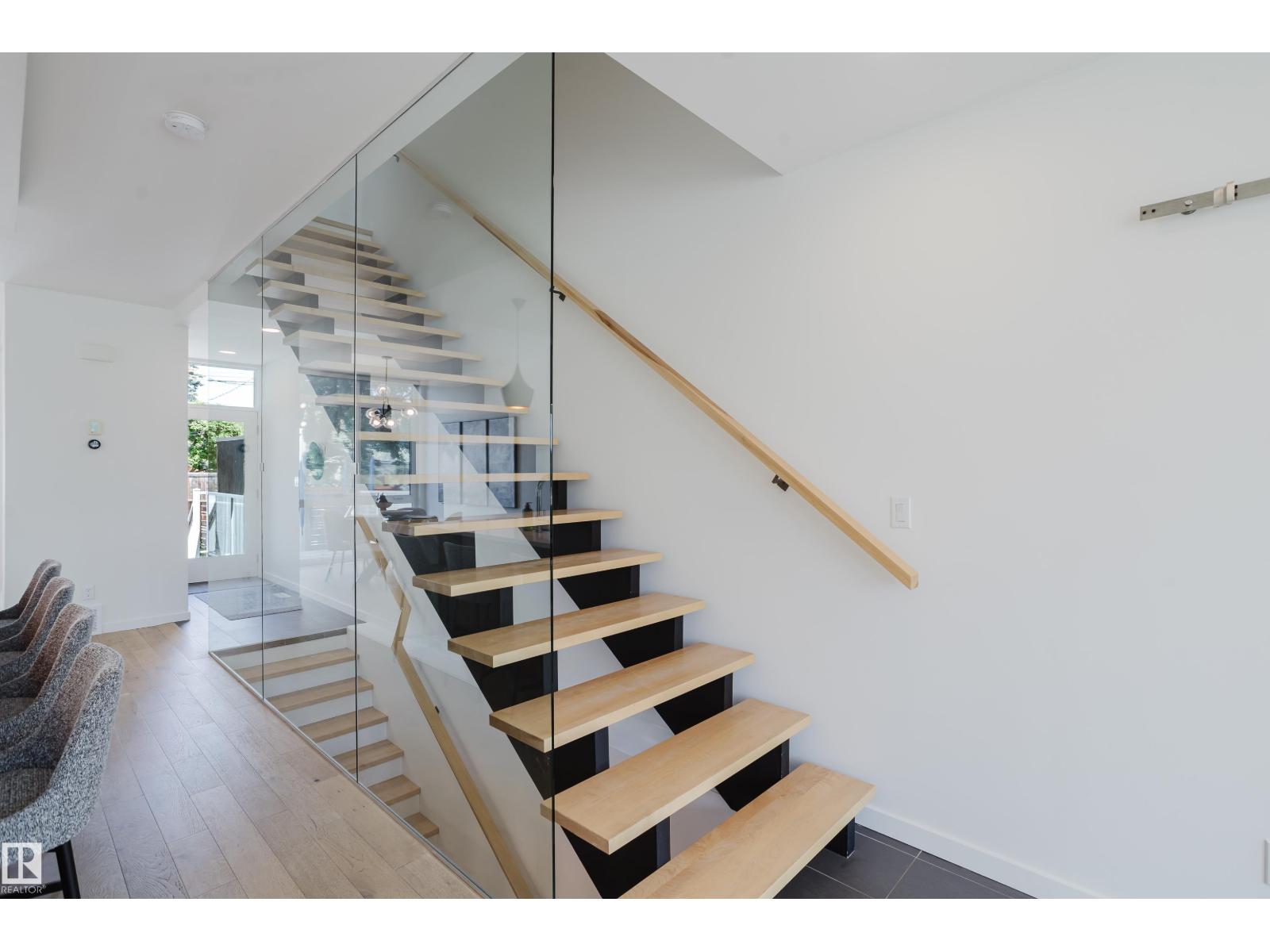 7405 89 ST NW - 18