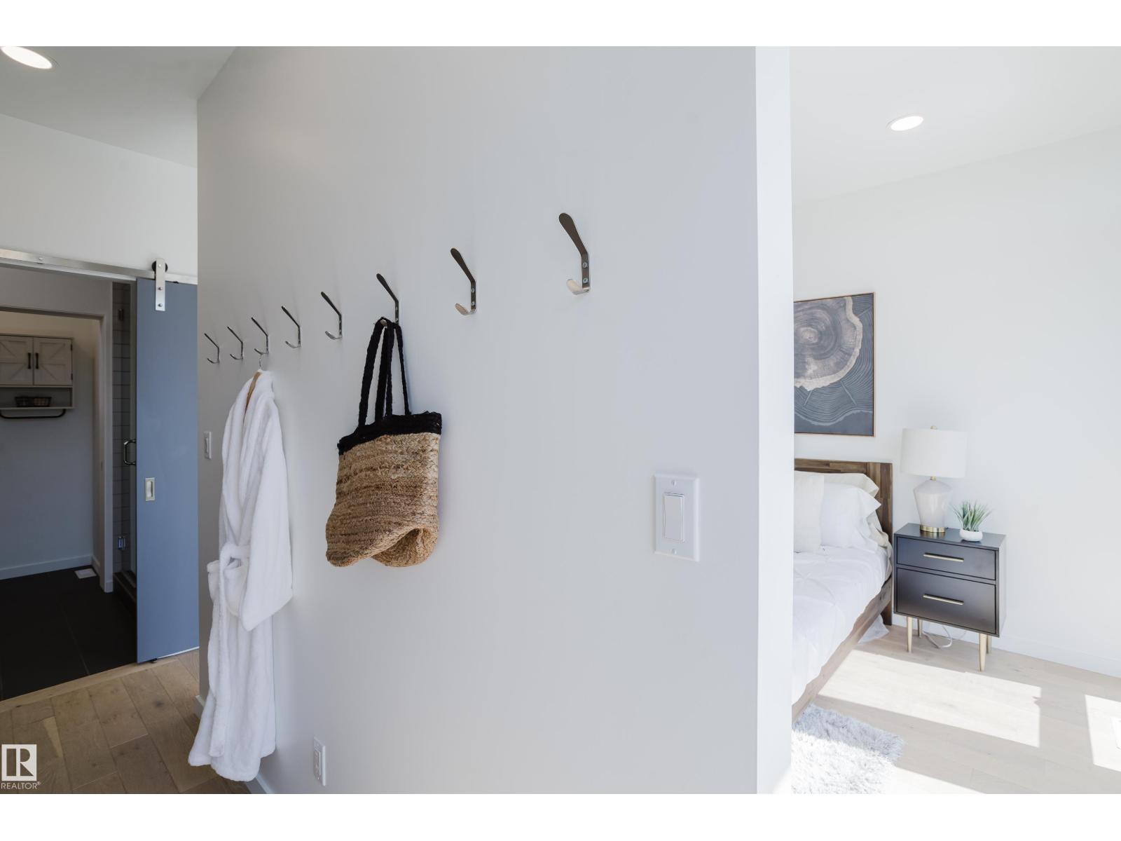 7405 89 ST NW - 30