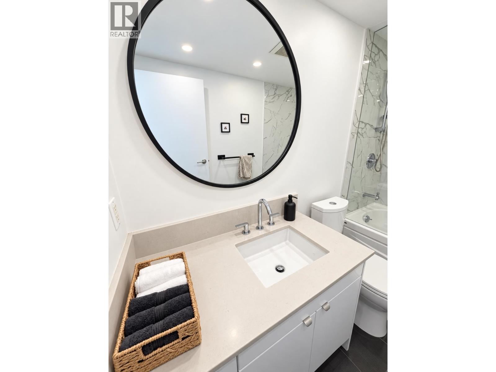 2303 455 BEACH CRESCENT, Vancouver - Image 1