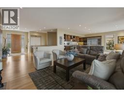 4pc Bathroom - 4804 Carmel Crescent, Kelowna, BC V1W5B9 Photo 9