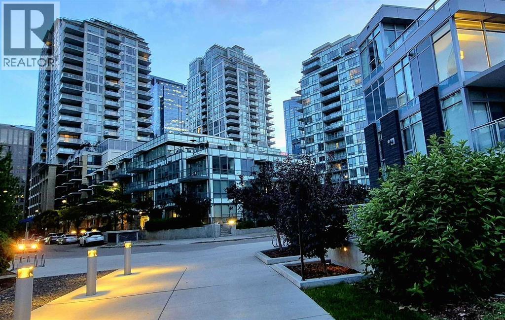 #301 51 Waterfront Mews SW - 1