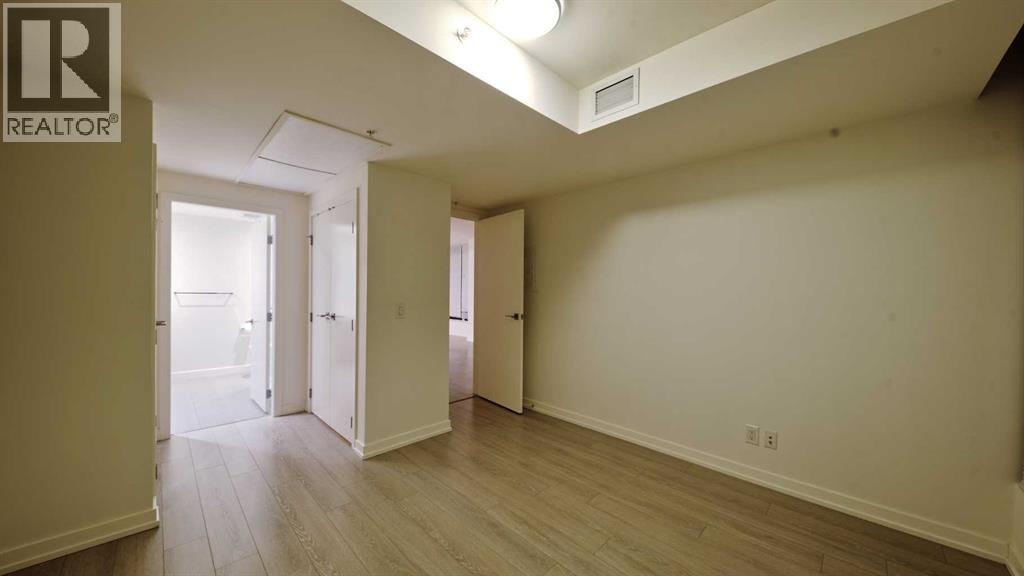 #301 51 Waterfront Mews SW - 18
