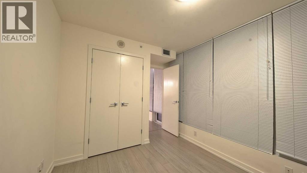 #301 51 Waterfront Mews SW - 24