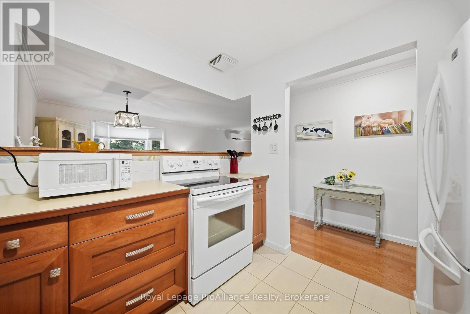 #311C 223 NORTH PARK STREET - 12