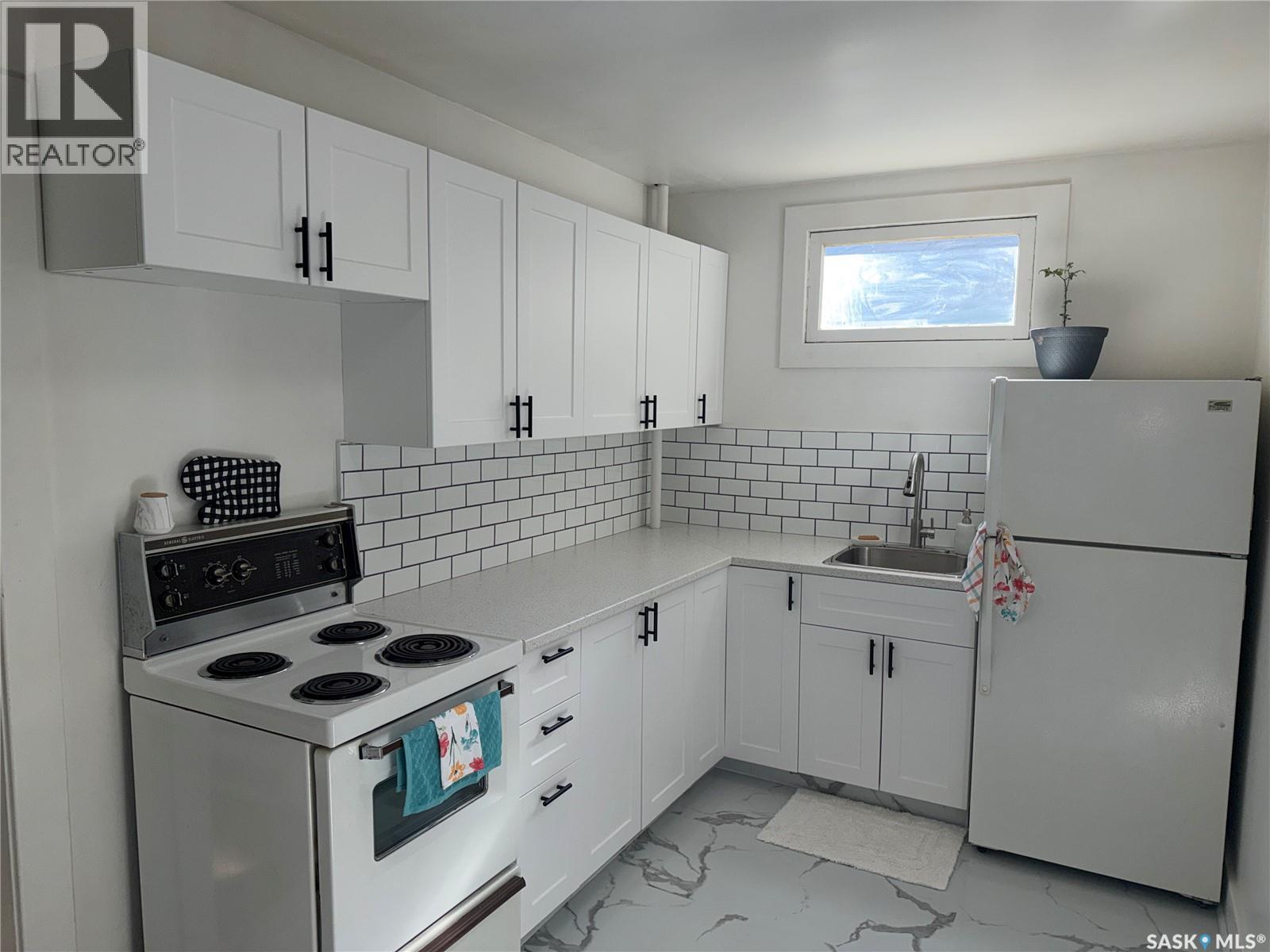 309 5th STREET E - 20