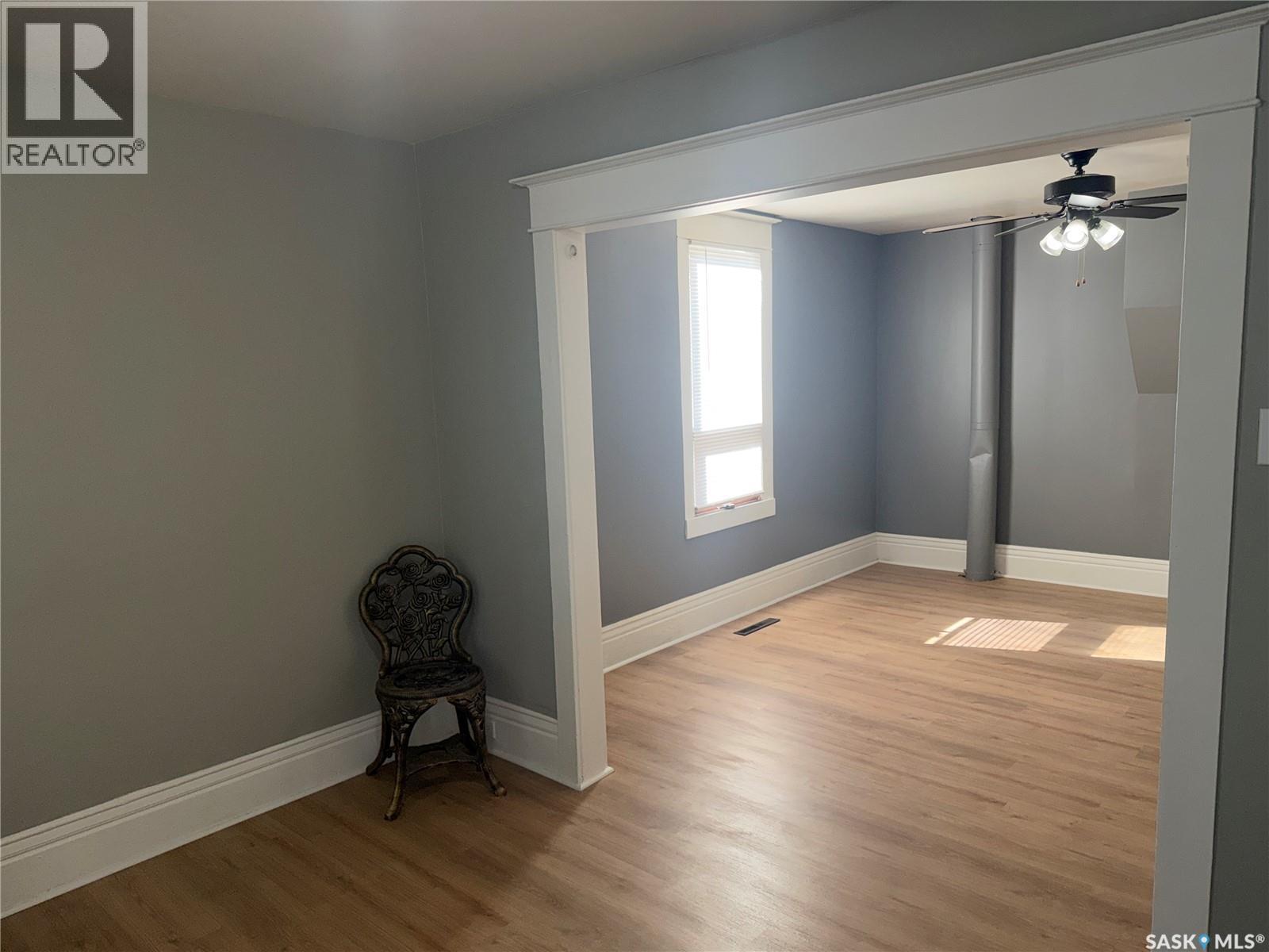309 5th STREET E - 6
