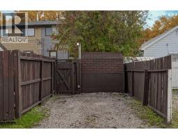 226 11 Avenue NE - photo 46