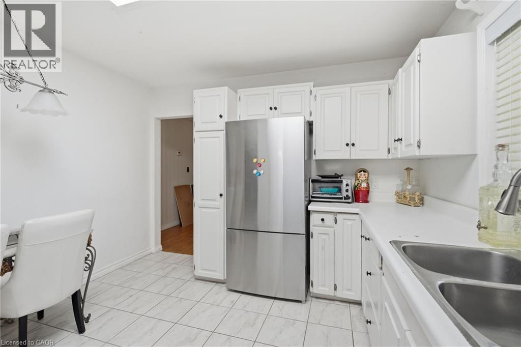 904 MONTGOMERY Drive - 23