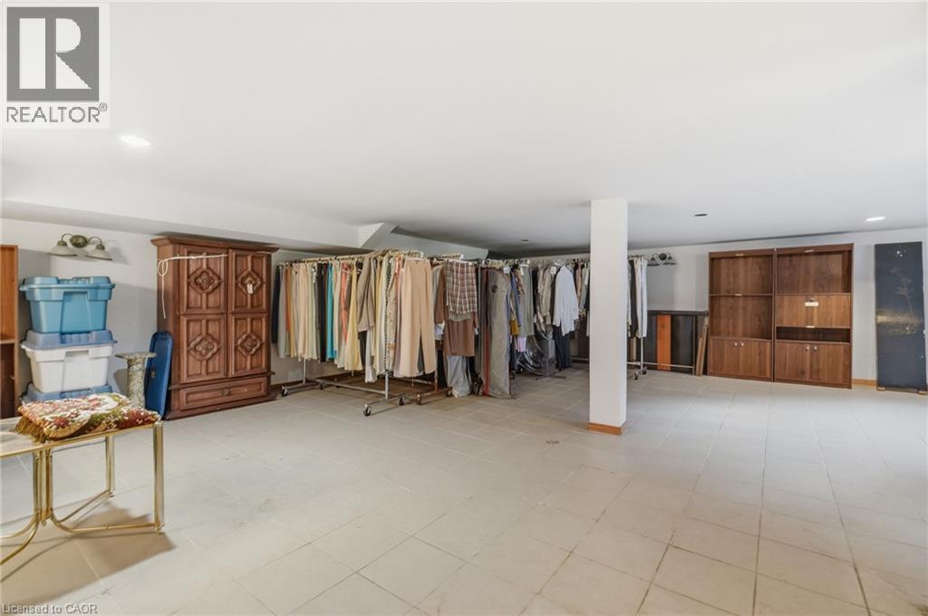 904 MONTGOMERY Drive - Image 32