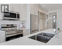 2, 828 8 Avenue NE - photo 3